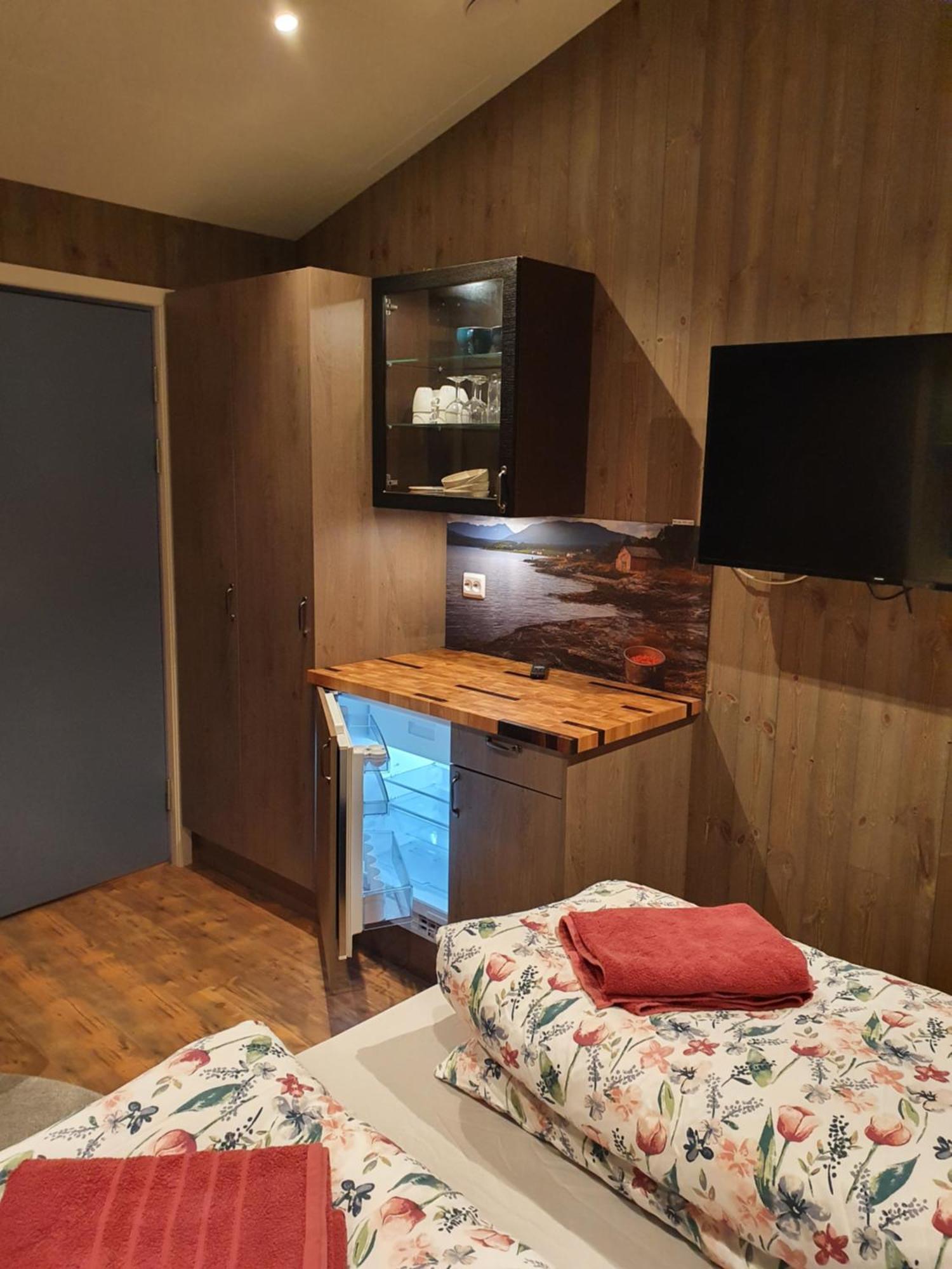 Finnvikhaugen Rooms Mestervik Zimmer foto